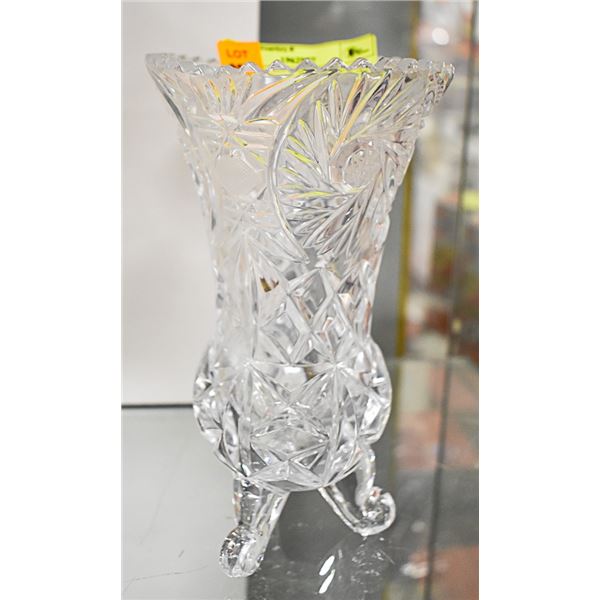 TRI FOOTED PINWHEEL CRYSTAL VASE