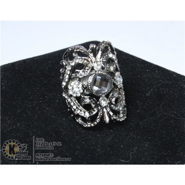 LARGE BLACK AND WHITE STONE FILEGRE RING