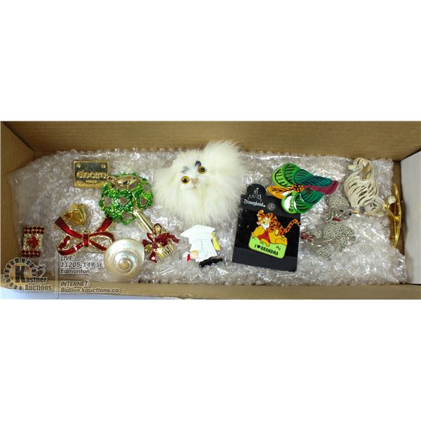 BOX OF VINTAGE BROOCHES