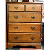 Image 1 : VILAS MAPLE 4 DRAWER DRESSER APPROX H-39" L-30.5"