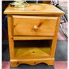Image 1 : PINE SINGLE DRAWER NIGHTSTAND APPROX H-24" L-20.5"