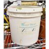 Image 1 : BUCKET OF GALVANIZED BARBED STAPLES