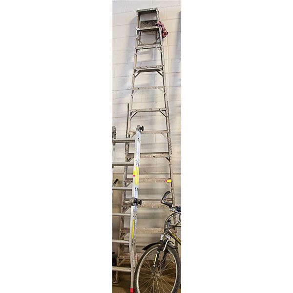 ALUMINUM EXTENSION LADDER 22'