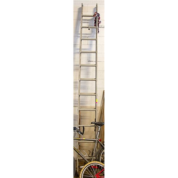 ALUMINUM EXTENSION LADDER 22'
