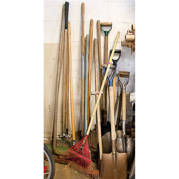 LARGE LOT ASSORTED GARDEN TOOLS