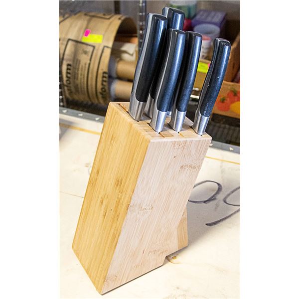 KNIFE SET WITH BLOCK
