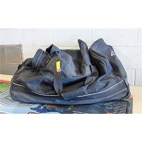 UMBRO SPORTS/HOCKEY BAG WITH SPORTS BALLS PLUS