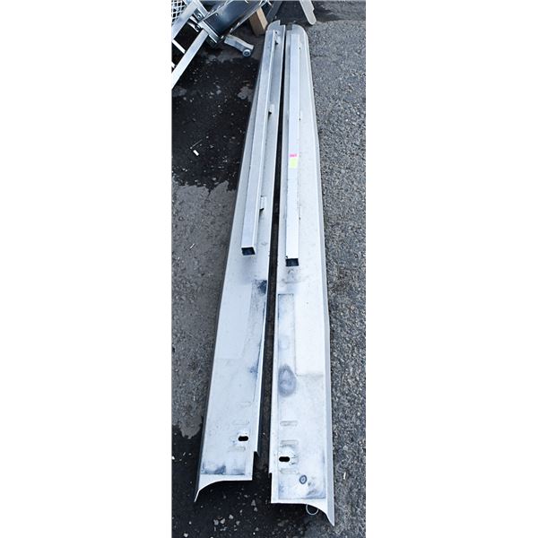PAIR OF METAL SIDERAILS