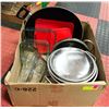 Image 1 : LARGE LOT OF COOKWARE / KITCHEN ITEMS