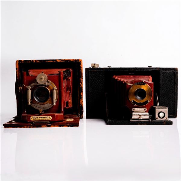 TWO ANTIQUE BROWNIE CAMERAS INCLUDING KODAK
