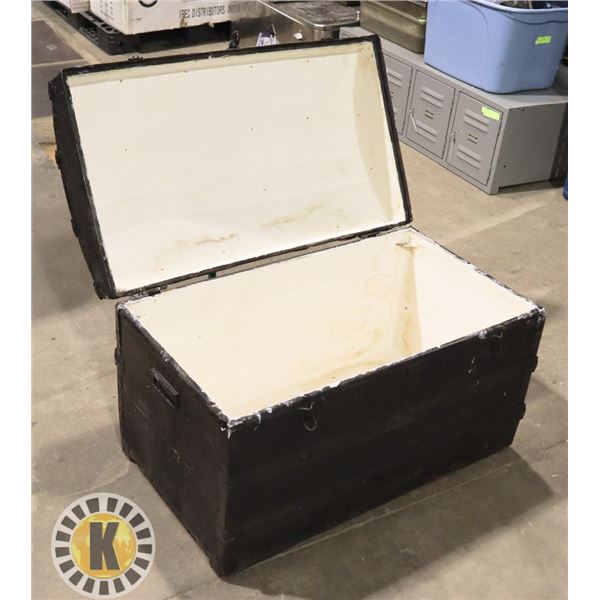 LARGE ANTIQUE STORAGE TRUNK
