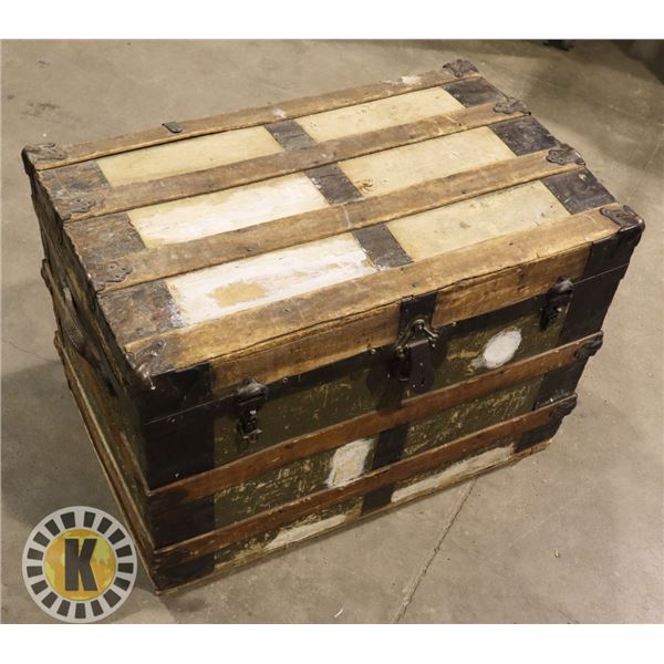 LARGE ANTIQUE STORAGE TRUNK