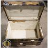 Image 3 : LARGE ANTIQUE STORAGE TRUNK