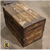 Image 2 : LARGE ANTIQUE STORAGE TRUNK