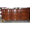 Image 5 : ESTATE WOOD 9 DRAWER DRESSER WITH MIRROR