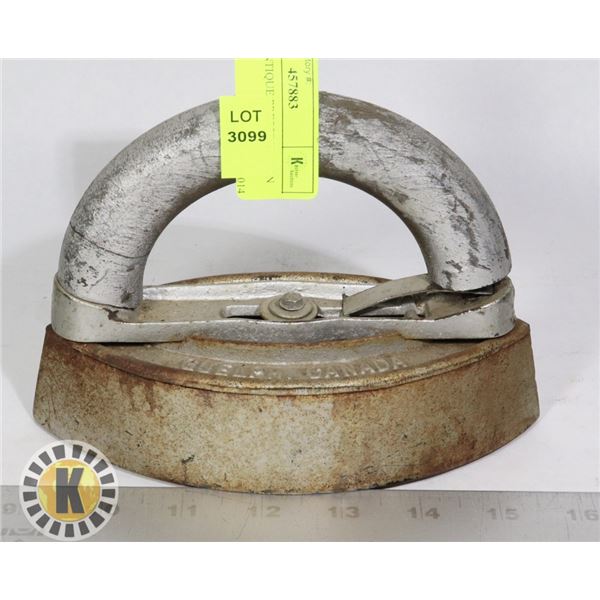 VINTAGE ANTIQUE PRESSING IRON