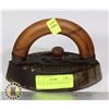 Image 1 : VINTAGE ANTIQUE PRESSING IRON