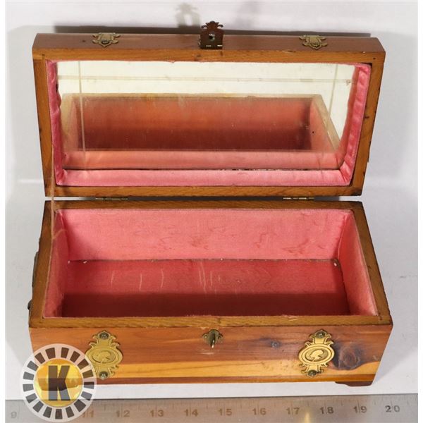 VINTAGE WOOD JEWELRY BOX WITH BRASS ASCENTS