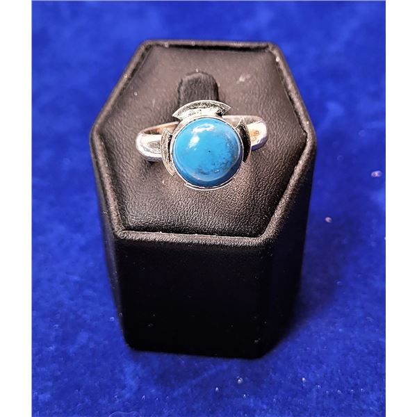 8)  ROUND TURQUOISE RING, SET IN 925 STAMPED