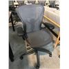 Image 2 : GRAPHITE HERMAN MILLER AERON FULLY ADJUSTABLE TASK CHAIR (SIZE B) SUGGESTED RETAIL PRICE $1445 US