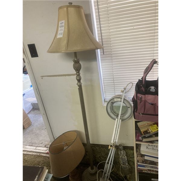 Floor lamp, tables lamps and desk lamps Cat A