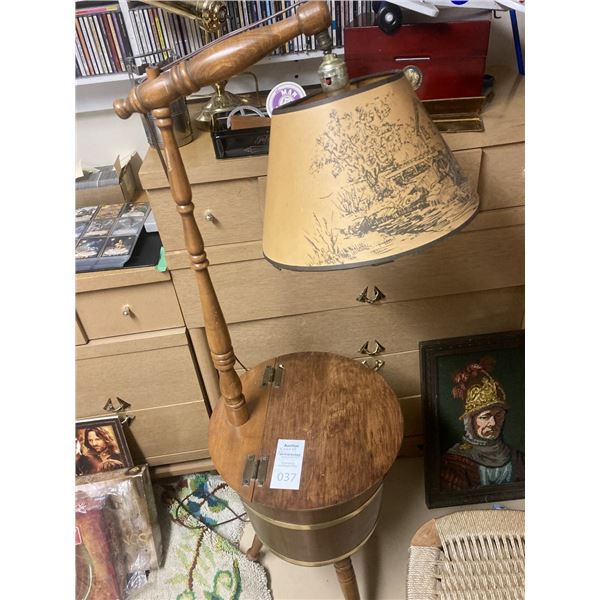 Floor lamp table with compartment Cat C