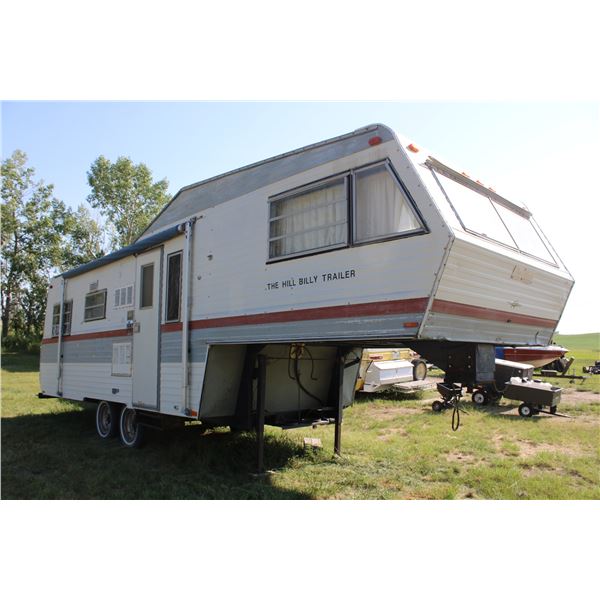 326" Long Wonderland 5th Wheel Trailer Been Parked for a Few Years
