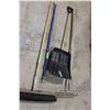Image 1 : Rake Broom Plastic Shovel Drywall Post