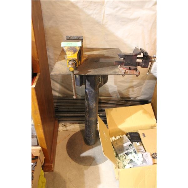 2 Vises With Stand