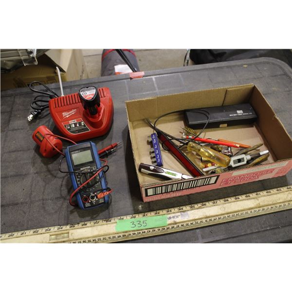Multimeter Milwaukee M12 Charger and Battery