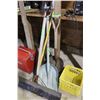 Image 1 : Shovels, Broom, Snow Shovel