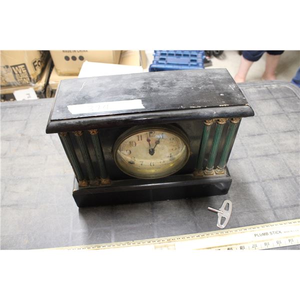 Vintage Sessions Clock (no right key)