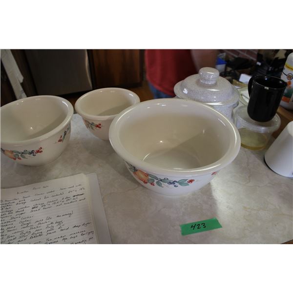 Bean Pot with 3 Glass Bowls Corelle