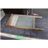 Image 1 : Vintage Wash Board
