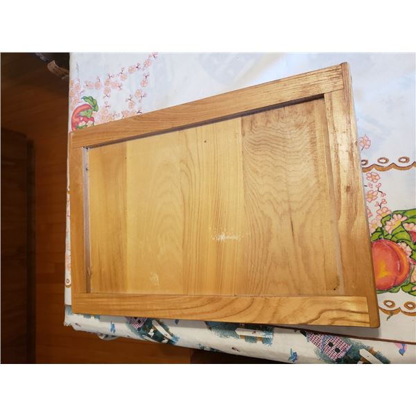 Box of serrated kitchen knives