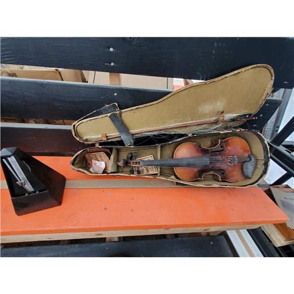 871 --  Antique Violin & timer