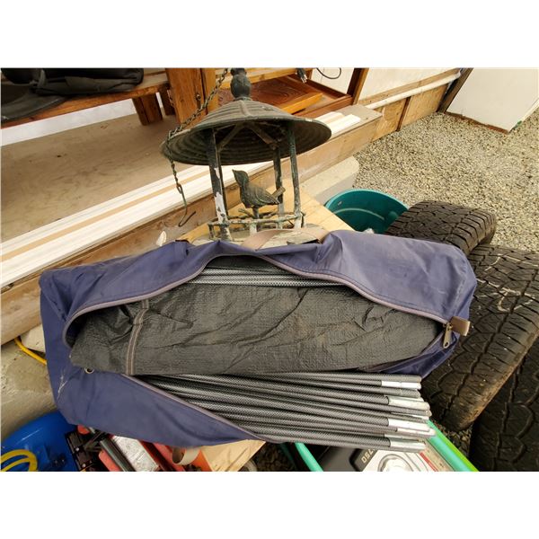 879 --  Tent in a bag & Bird Feeder