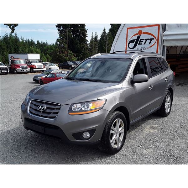 G1 --  2011 HYUNDAI SANTA FE SE AWD , Grey , 145943  KM's