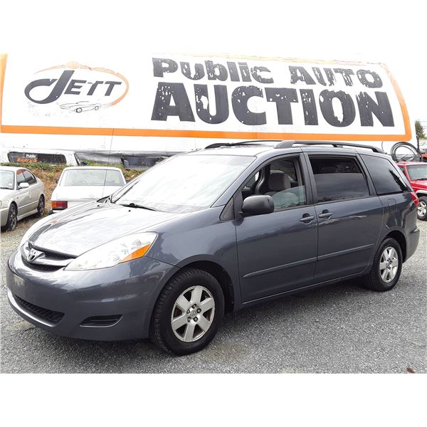 G1 --  2007 TOYOTA SIENNA CE  , Blue , 208,701 MILES  KM's