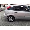 Image 16 : A12B --  2005 FORD FOCUS ZX5 , Silver , 105727  KM's