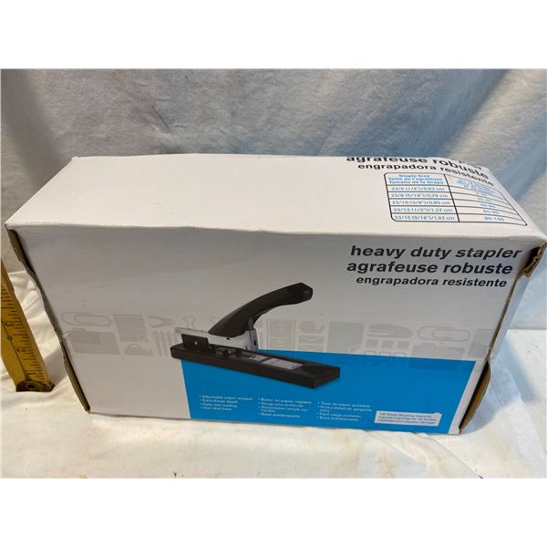 Heavy duty stapler