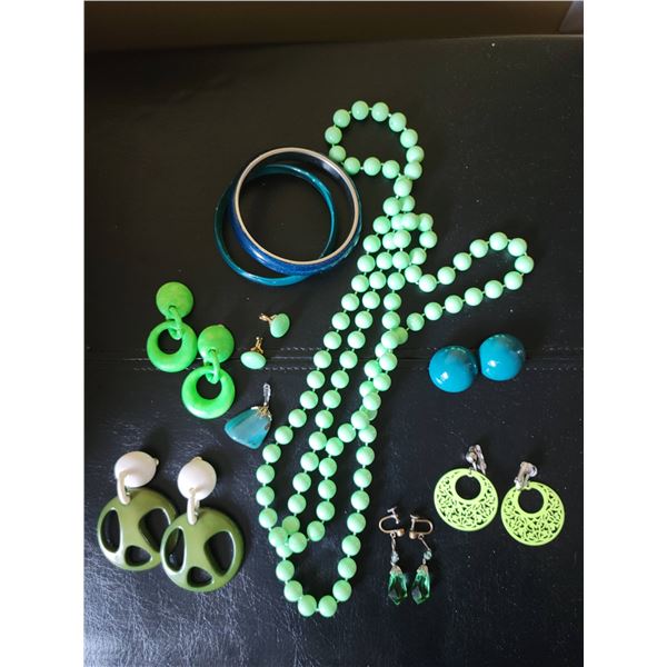 lot vintage jewelry green