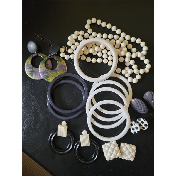 lot vintage jewelry black white