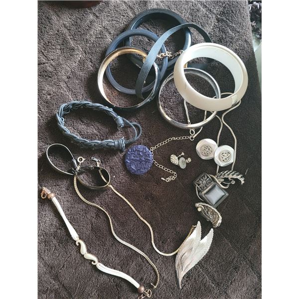lot assorted jewelry silver black