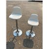 Image 1 : 2 adjustable stools
