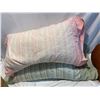 Image 1 : Two pillows