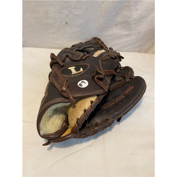 Louisville slugger OMAHA youth size baseball glove