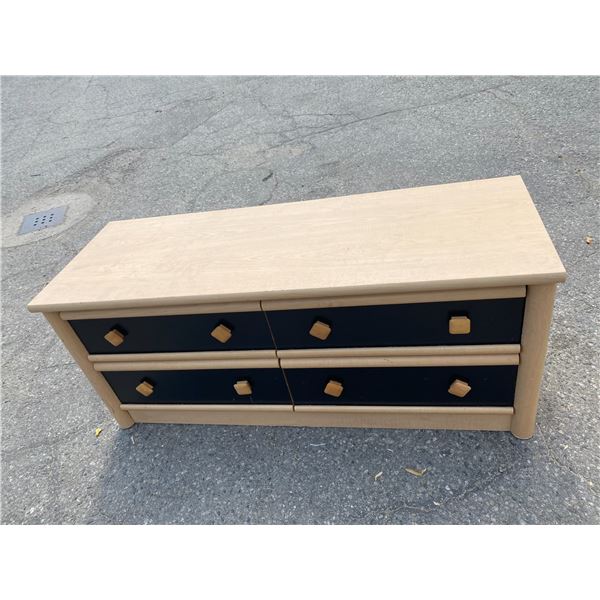 Dresser/cabinet