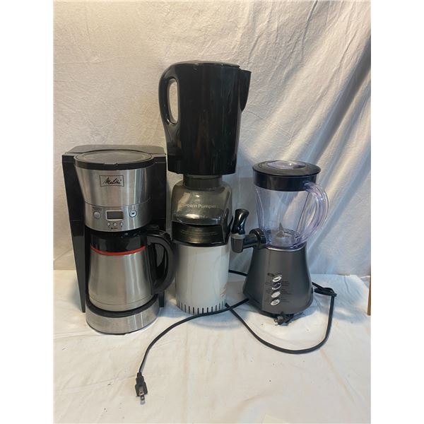 Lot of small kitchen appliances