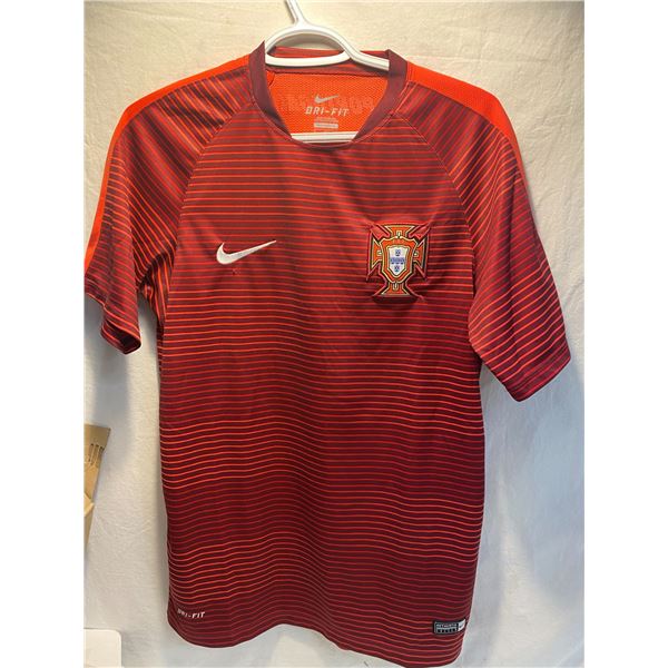 Nike shirt size medium